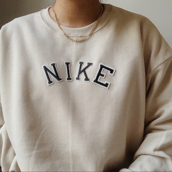 nike beige crewneck 🤍 - Picture 3 of 13